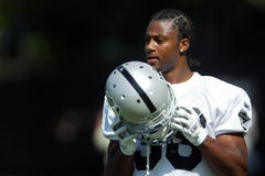 Pit Bulls Owned by Oakland Raiders’ Taiwan Jones Kill Neighbor’s Chihuahua